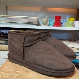 UGG Men's Short Suede Boot - Dark Brown